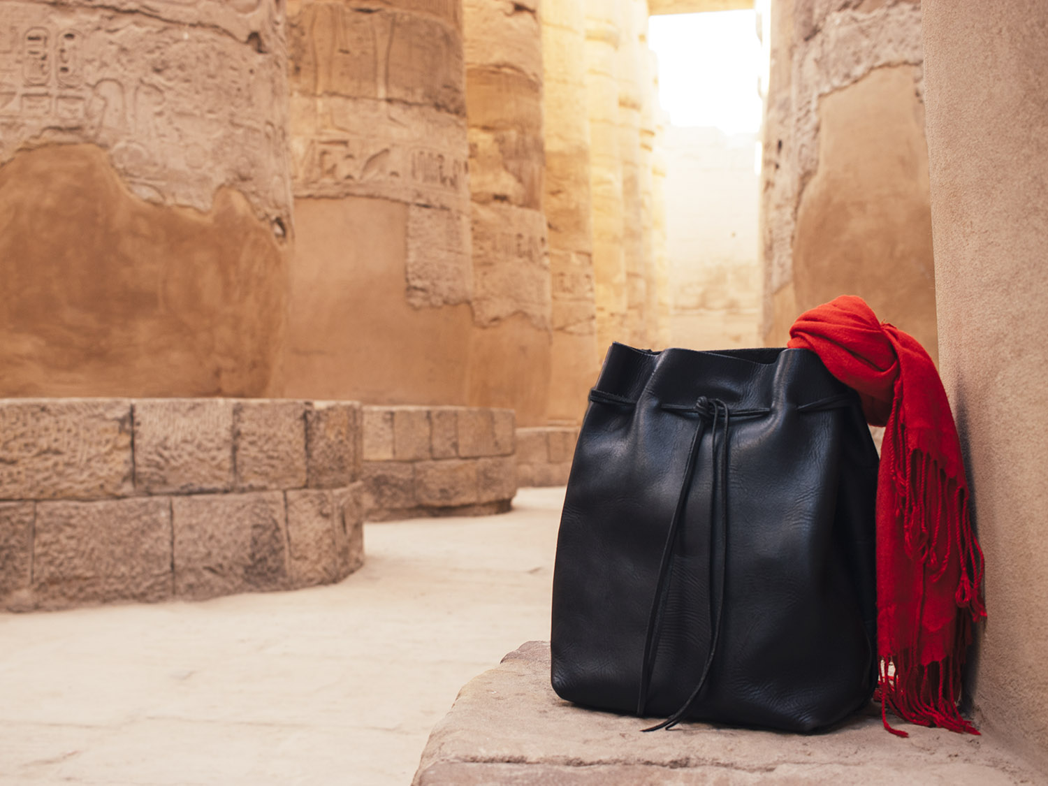 AVILA - Black Leather Bucket Bag